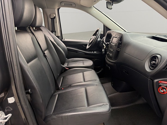 Mercedes-Benz eVito Tourer 26 of 30