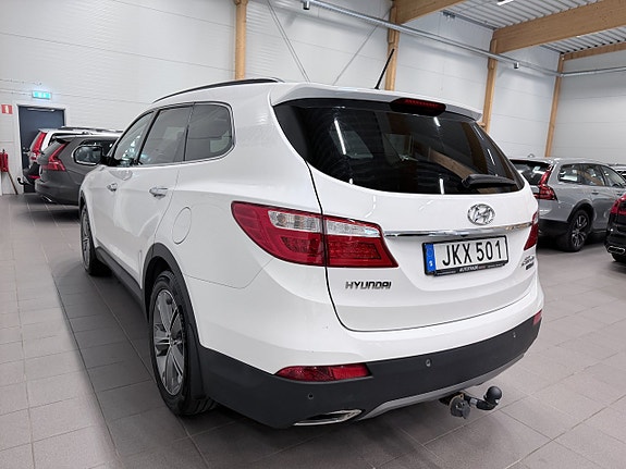 Hyundai Grand Santa Fe 10 of 19