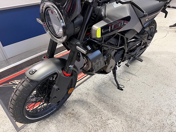 Husqvarna Svartpilen 401 |  10 000 KR RABATT PÅ SISTA 401:AN! 2 of 5