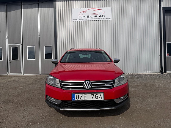 Volkswagen Passat Alltrack 3 of 5