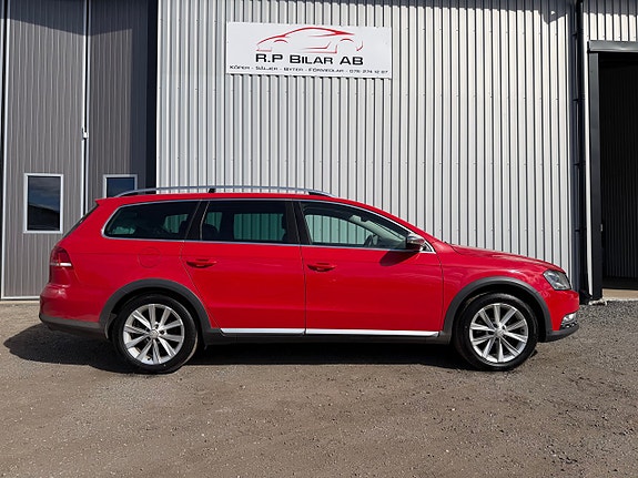 Volkswagen Passat Alltrack 2 of 5