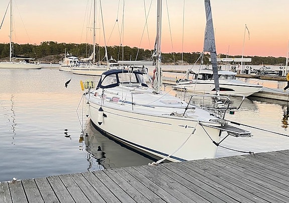 BAVARIA CRUISER 33 — Vedi foto 1