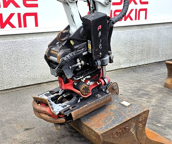 Takeuchi TB 153 FR 4 of 6