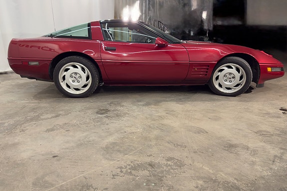 Chevrolet Corvette 4 of 13