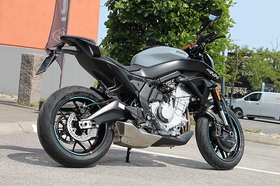 CFMOTO 675NK | 3 CYL TRIPLE RACING MOTOR |  | BRUTAL! 7 of 20