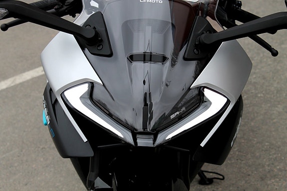 CFMOTO 675 SR-R | 3 CYL | BRUTAL SKÖNHET 15 of 16