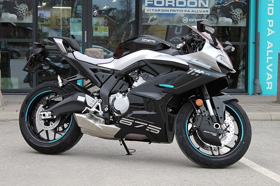 CFMOTO 675 SR-R | 3 CYL | BRUTAL SKÖNHET 2 of 16