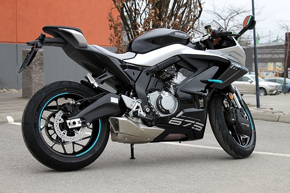 CFMOTO 675 SR-R | 3 CYL | BRUTAL SKÖNHET 4 of 16