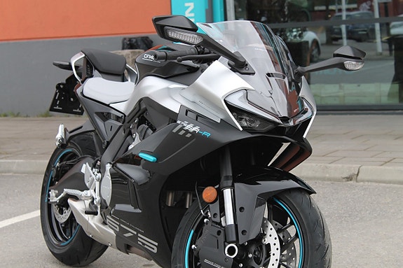 CFMOTO 675 SR-R | 3 CYL | BRUTAL SKÖNHET 3 of 16