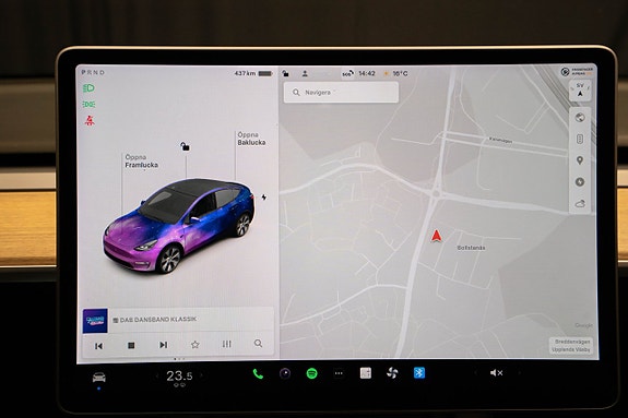 Tesla Model Y 20 of 24