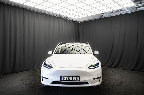 Tesla Model Y 4 of 24