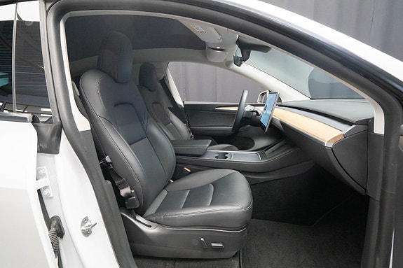 Tesla Model Y 18 of 24