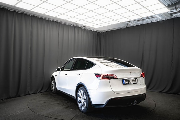 Tesla Model Y 9 of 24