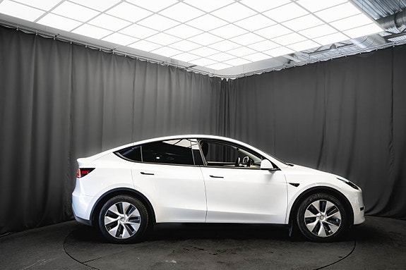Tesla Model Y 6 of 24