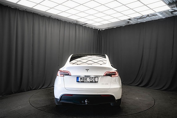 Tesla Model Y 8 of 24