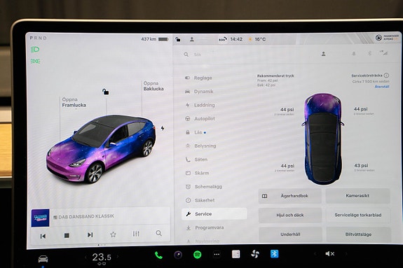 Tesla Model Y 23 of 24