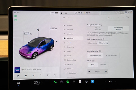 Tesla Model Y 22 of 24