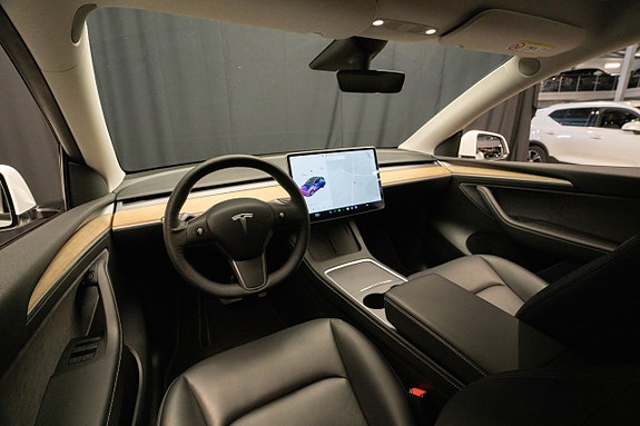 Tesla Model Y 11 of 24