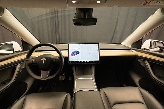 Tesla Model Y 15 of 24