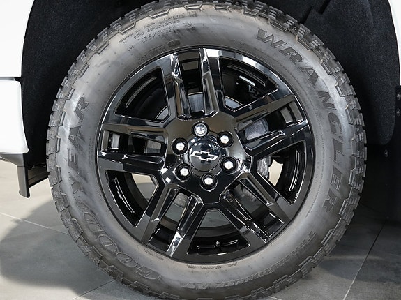 Chevrolet Silverado 5 of 5