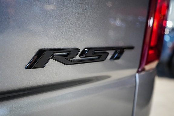 Chevrolet Silverado EV 9 of 26