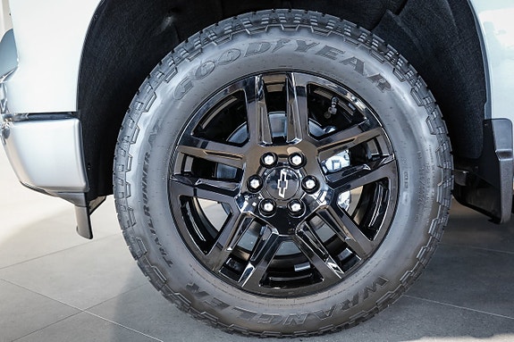 Chevrolet Silverado EV 11 of 26