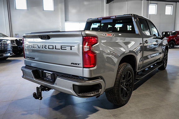 Chevrolet Silverado EV 3 of 26