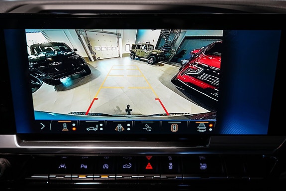Chevrolet Silverado EV 23 of 26