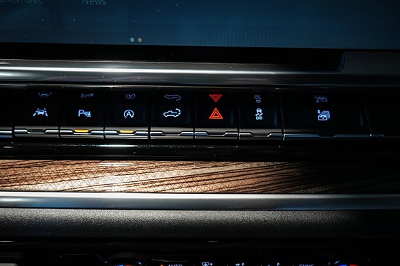 Chevrolet Silverado EV 24 of 26