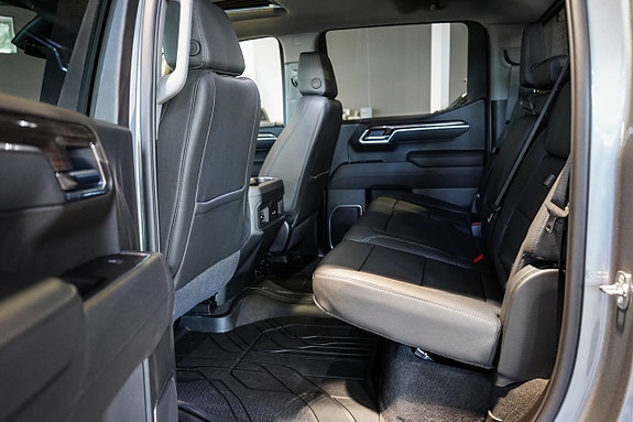 Chevrolet Silverado EV 15 of 26