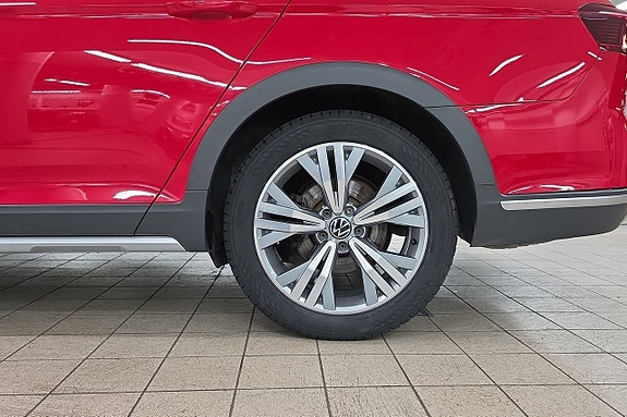 Volkswagen Passat Alltrack 10 of 20