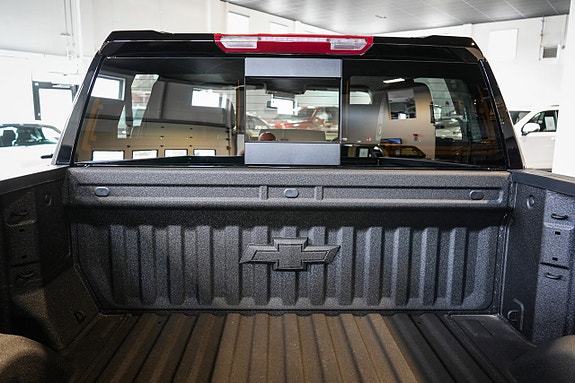 Chevrolet Silverado EV 11 of 30