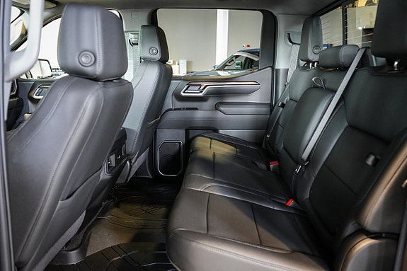 Chevrolet Silverado EV 27 of 30