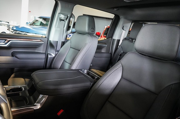 Chevrolet Silverado EV 26 of 30