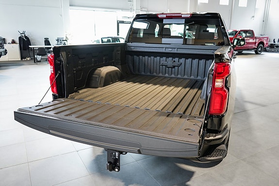 Chevrolet Silverado EV 7 of 30
