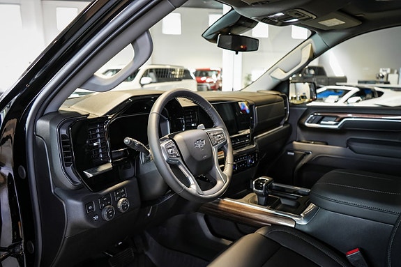 Chevrolet Silverado EV 12 of 30