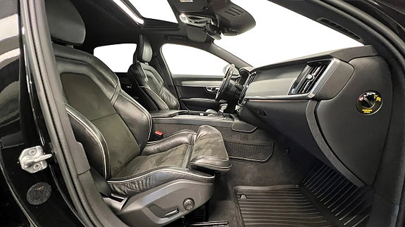 Volvo S90 16 of 25