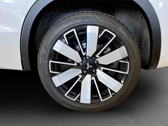 Mitsubishi Outlander 25 of 28