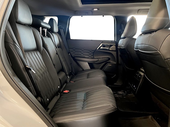 Mitsubishi Outlander 23 of 28