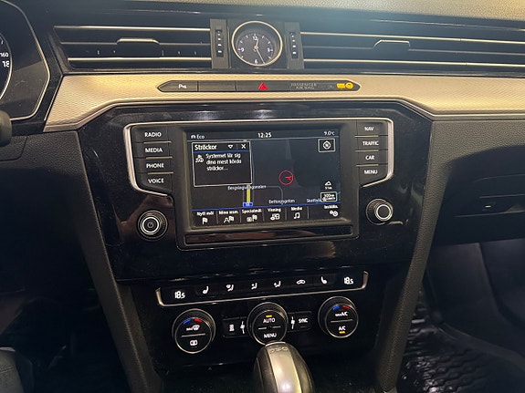 Volkswagen Passat Alltrack 12 of 14