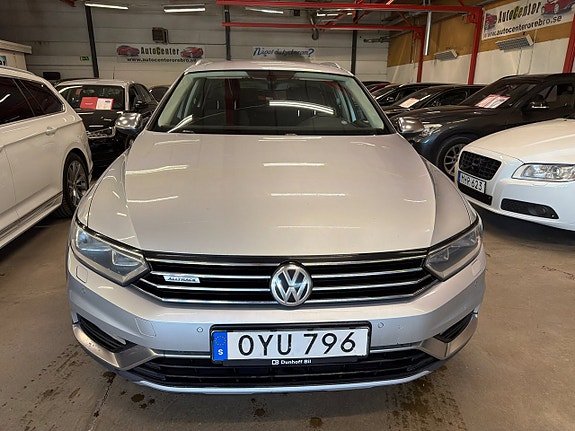 Volkswagen Passat Alltrack 2 of 5