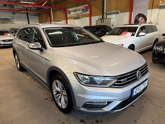 Volkswagen Passat Alltrack 3 of 5