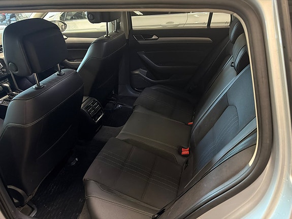 Volkswagen Passat Alltrack 11 of 14