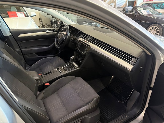 Volkswagen Passat Alltrack 8 of 14