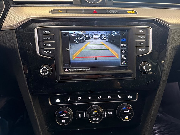 Volkswagen Passat Alltrack 13 of 14