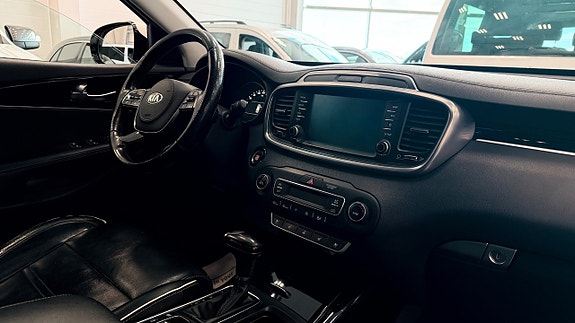 Kia Sorento 8 of 12