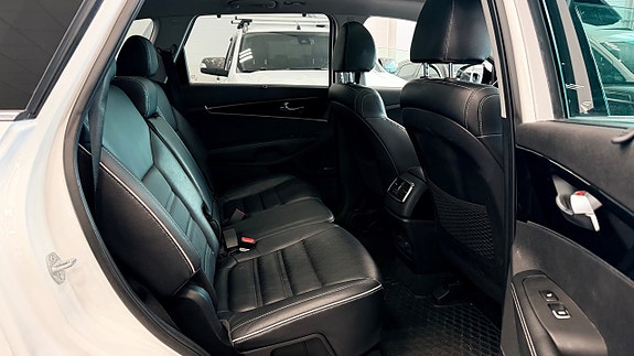 Kia Sorento 9 of 12