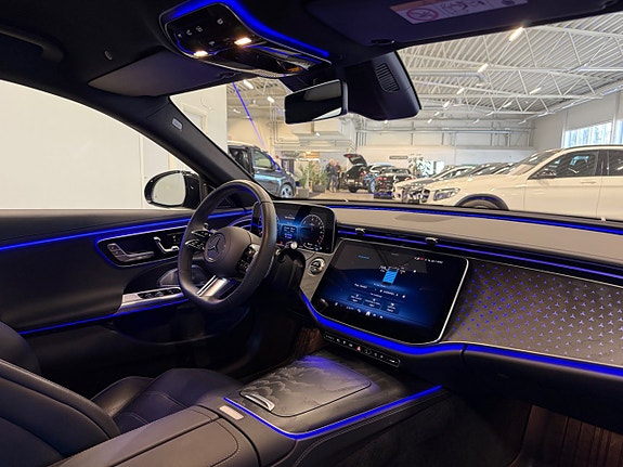 Mercedes-Benz E300 de 8 of 15