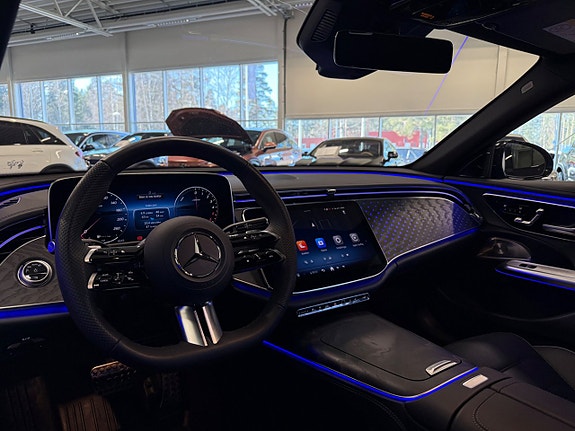 Mercedes-Benz E300 de 12 of 15