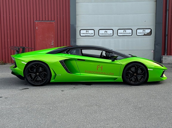 Lamborghini Aventador 21 of 27